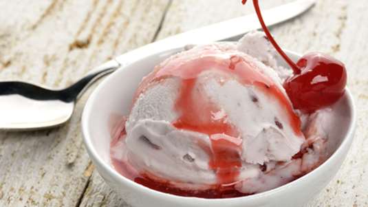 Παγωτό με κεράσια και ρικότα